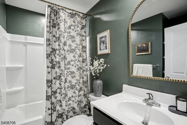 3 Limestone Blvd, Washington Twp., NJ 07882