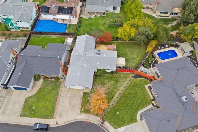 707 Jo Anne Ln, Roseville, CA 95678