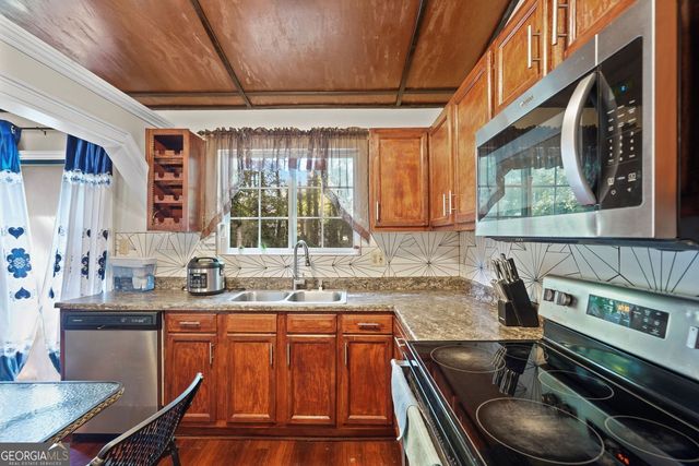 884 Forest Path, Stone Mountain, GA 30088