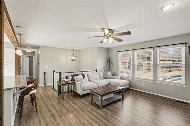 15113 W 91st Place, Lenexa, KS 66219