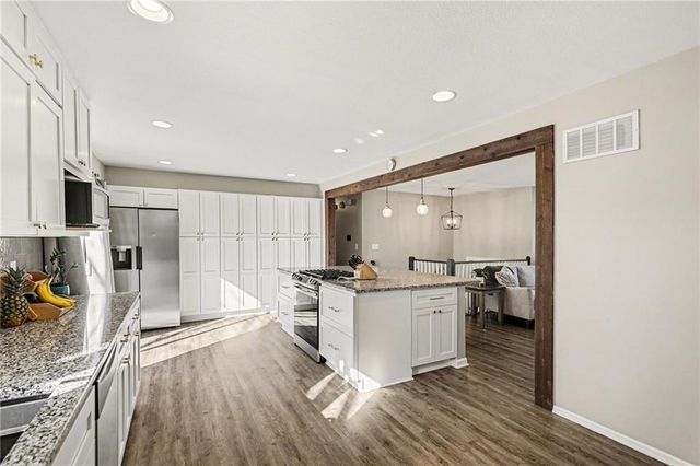 15113 W 91st Place, Lenexa, KS 66219