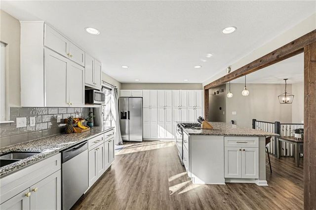 15113 W 91st Place, Lenexa, KS 66219