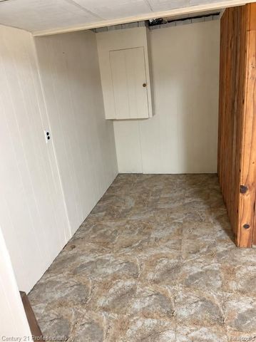 11377 Fenton, Redford, MI 48239