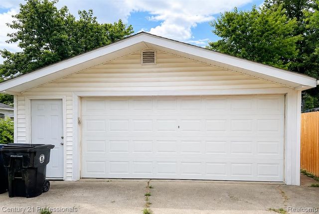 11377 Fenton, Redford, MI 48239