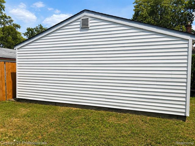 11377 Fenton, Redford, MI 48239