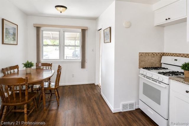 11377 Fenton, Redford, MI 48239