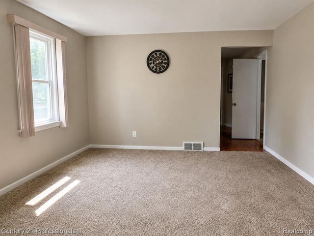 11377 Fenton, Redford, MI 48239