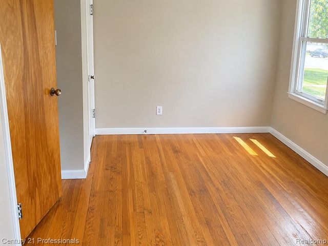 11377 Fenton, Redford, MI 48239