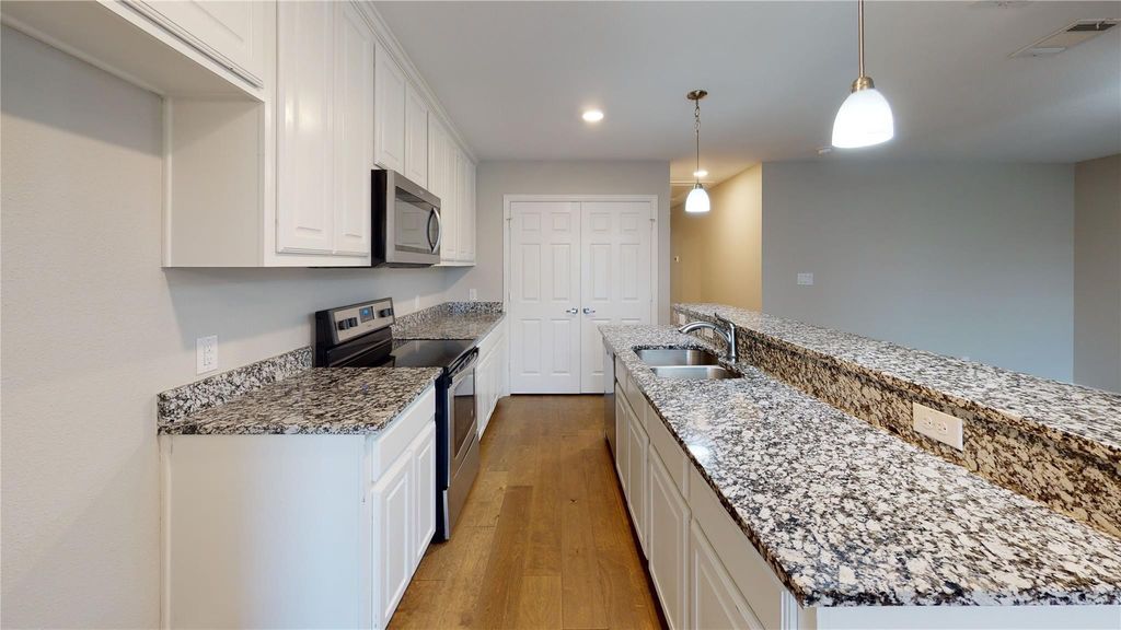 151 E Water 151, Milford, TX 76670