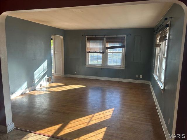 21 Jean Drive, Florissant, MO 63031