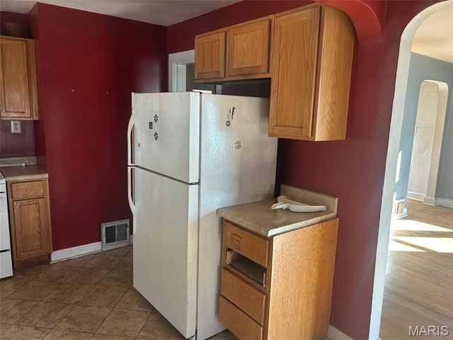 21 Jean Drive, Florissant, MO 63031