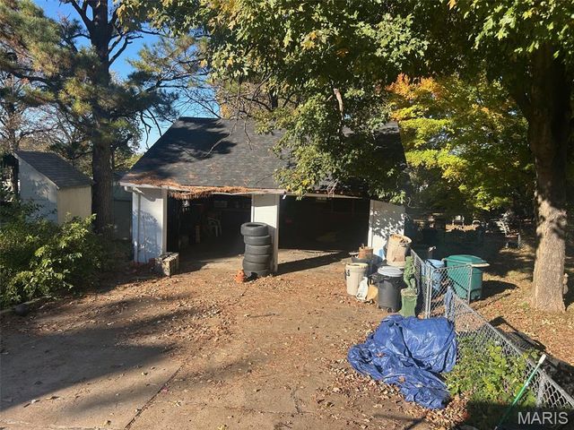 21 Jean Drive, Florissant, MO 63031