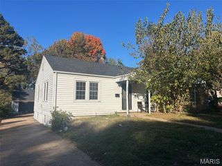 21 Jean Drive, Florissant, MO 63031