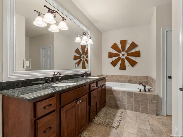 1033 Gruene Rd, New Braunfels, TX 78130