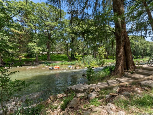 1033 Gruene Rd, New Braunfels, TX 78130