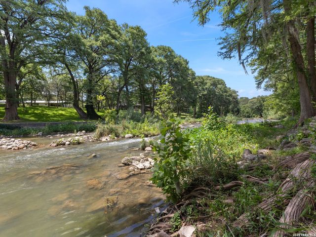1033 Gruene Rd, New Braunfels, TX 78130