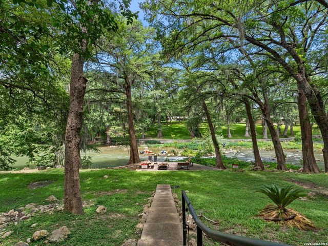 1033 Gruene Rd, New Braunfels, TX 78130