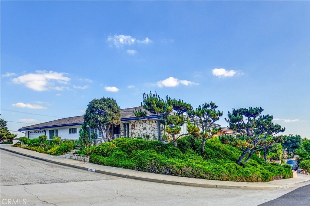 201 E Burke Dr, Montebello, CA 90640 — photo 2