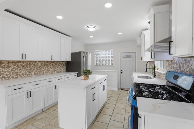 9160 Kinloch Street, Redford, MI 48239