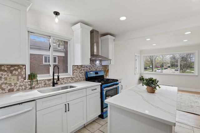 9160 Kinloch Street, Redford, MI 48239