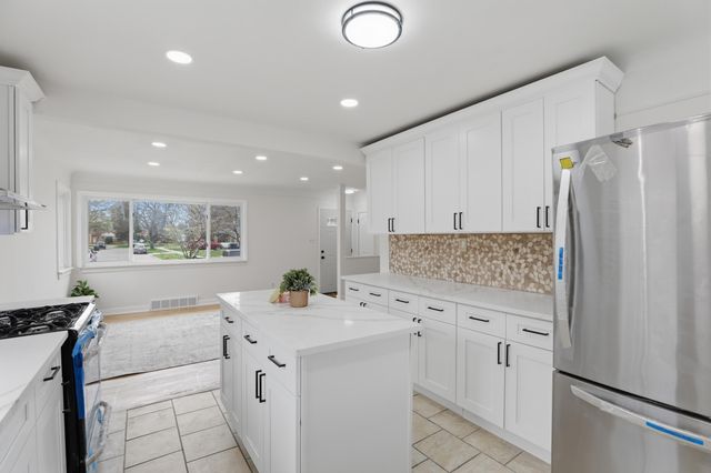 9160 Kinloch Street, Redford, MI 48239