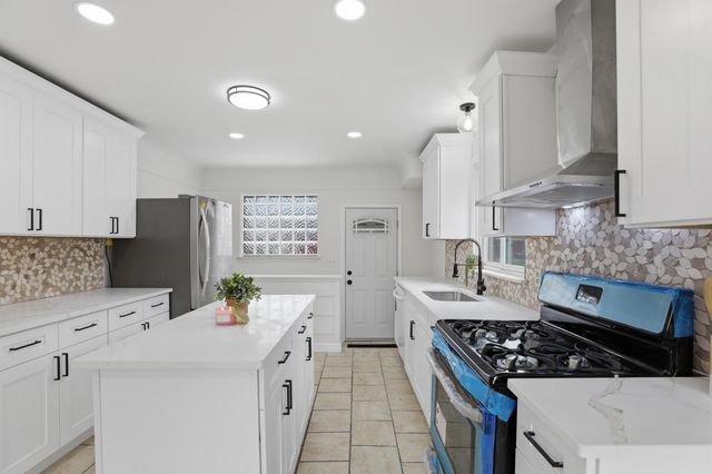 9160 Kinloch Street, Redford, MI 48239