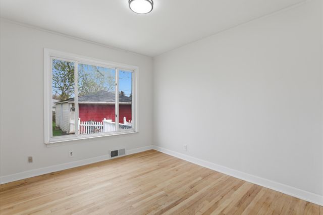 9160 Kinloch Street, Redford, MI 48239