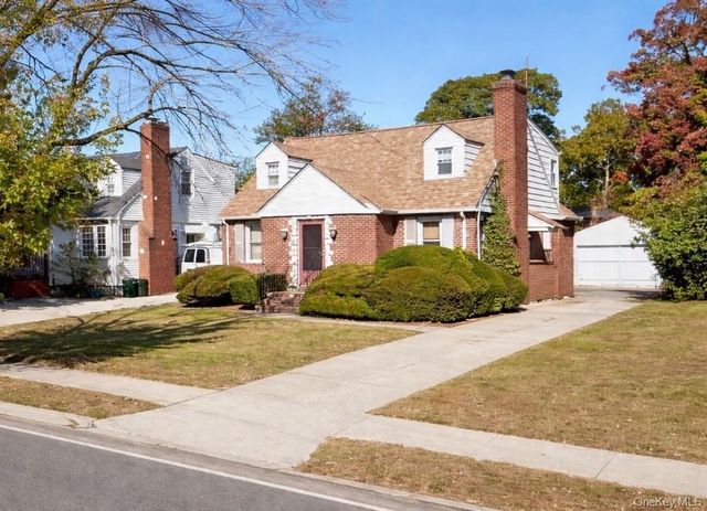 197 Foxhurst Road, Oceanside, NY 11572