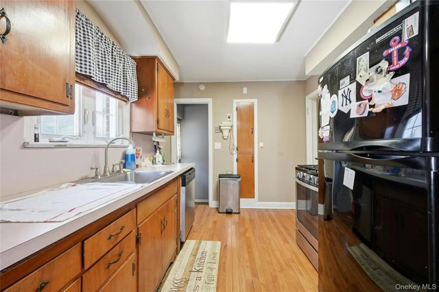 197 Foxhurst Road, Oceanside, NY 11572