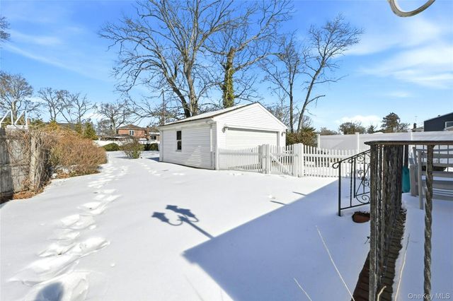 197 Foxhurst Road, Oceanside, NY 11572