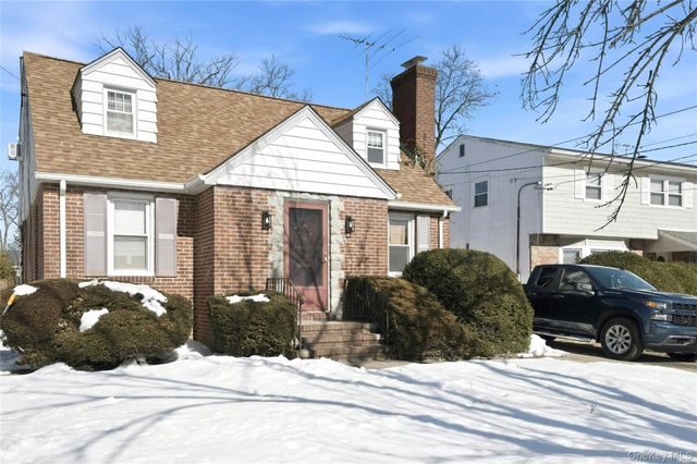 197 Foxhurst Road, Oceanside, NY 11572