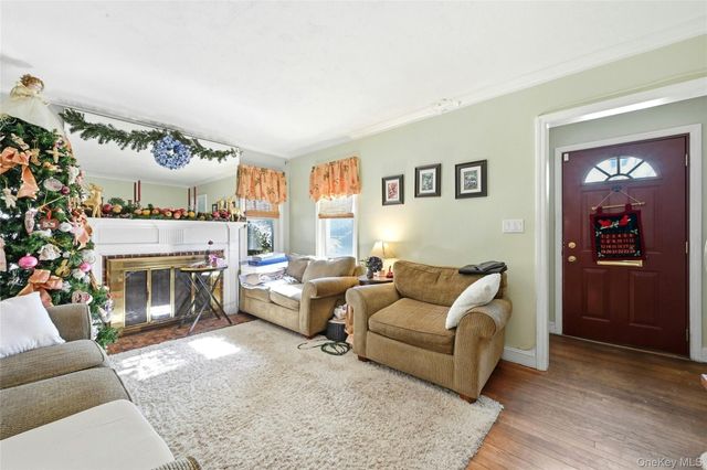 197 Foxhurst Road, Oceanside, NY 11572