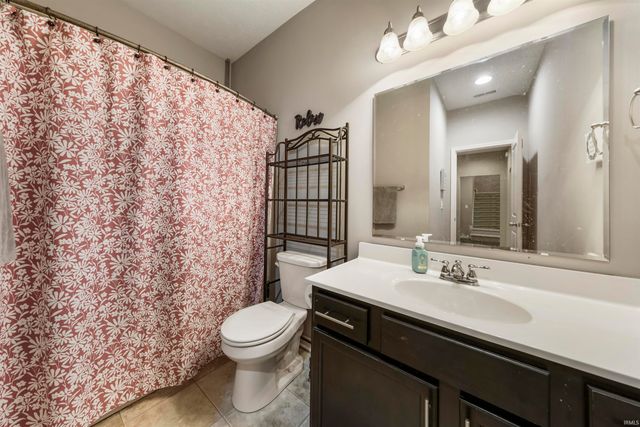 843 Groveview Court, Evansville, IN 47711