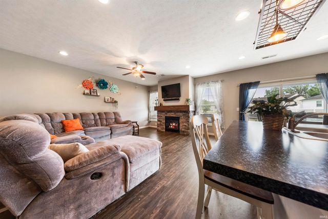 843 Groveview Court, Evansville, IN 47711