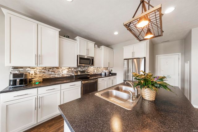 843 Groveview Court, Evansville, IN 47711