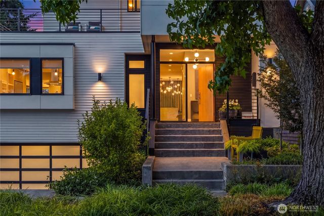 3215 39th Avenue W, Seattle, WA 98199