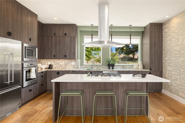 3215 39th Avenue W, Seattle, WA 98199