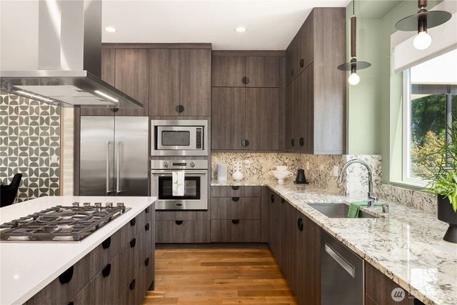 3215 39th Avenue W, Seattle, WA 98199