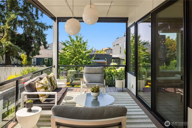 3215 39th Avenue W, Seattle, WA 98199