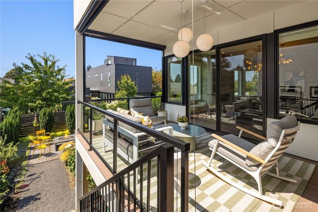 3215 39th Avenue W, Seattle, WA 98199