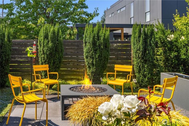 3215 39th Avenue W, Seattle, WA 98199