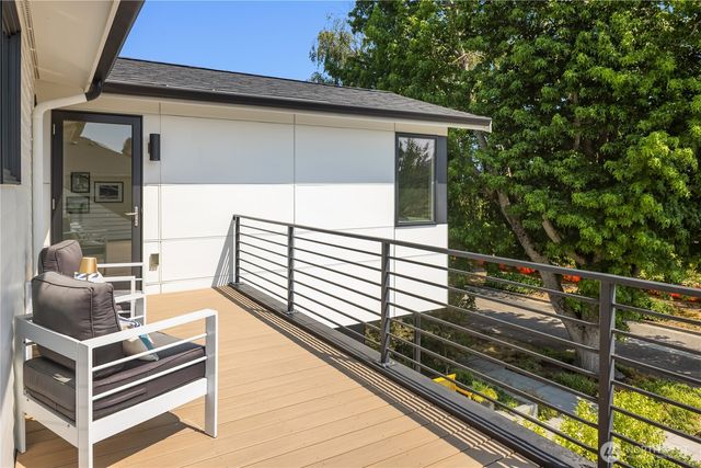 3215 39th Avenue W, Seattle, WA 98199