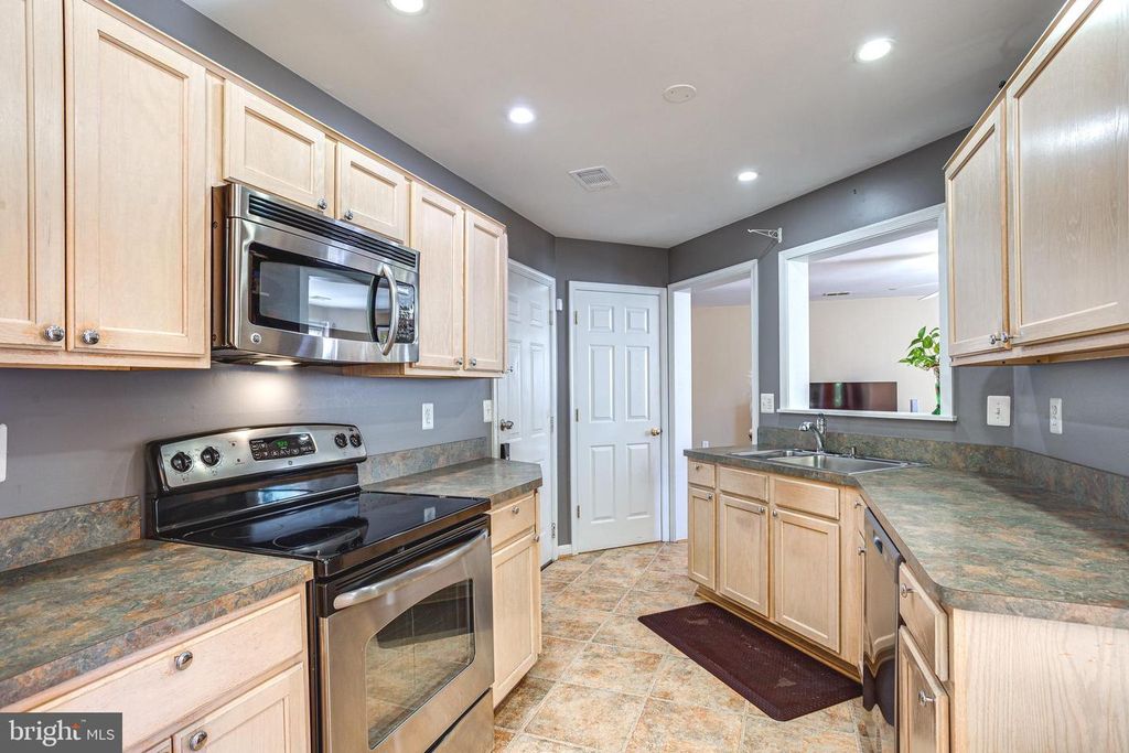 Image 12 of property listing at 3164 GLADSTONE CT, Waldorf, MD 20602