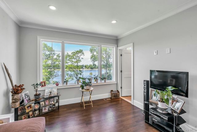 12 Barbara Lane, Glen Cove, NY 11542