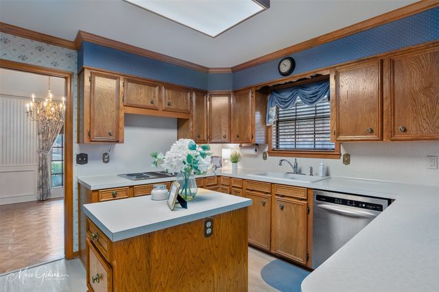 7709 Chesapeake Drive, Shreveport, LA 71105