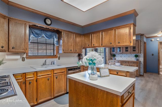 7709 Chesapeake Drive, Shreveport, LA 71105