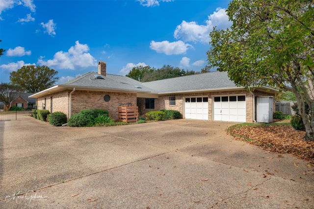 7709 Chesapeake Drive, Shreveport, LA 71105