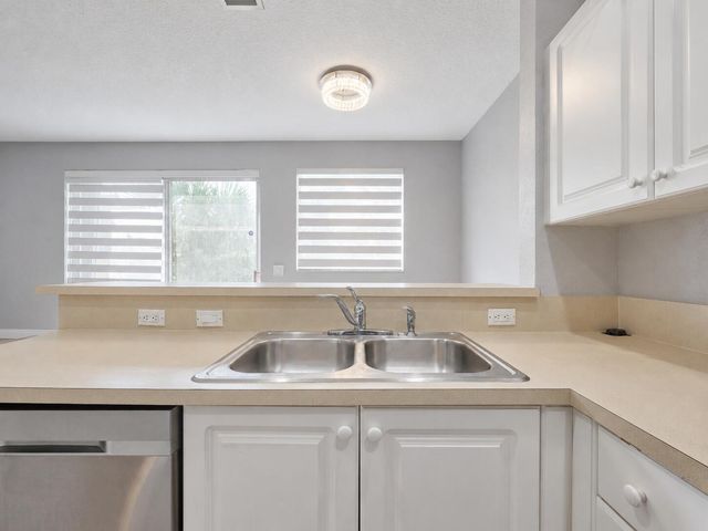 4750 NW 117th Avenue, Coral Springs, FL 33076