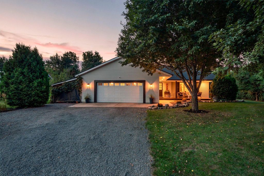 31795 Lakeway Drive NE, Cambridge, MN 55008 — exterior