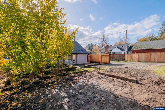 995 Fairview Av SE, Salem, OR 97302